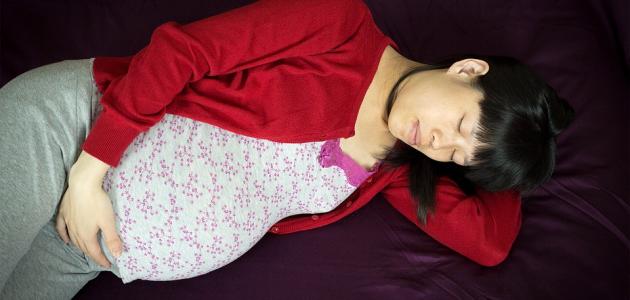 طريقة النوم للحامل في الشهر التاسع