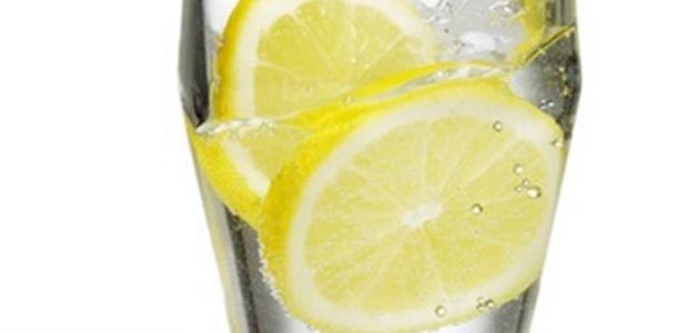 فوائد شرائح الليمون مع الماء