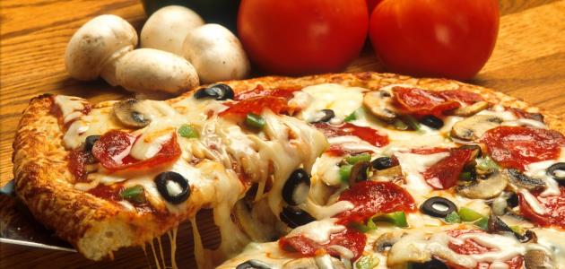 مكونات عجينة البيتزا الإيطالية