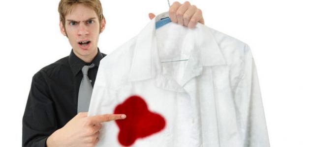 كيف ازيل الدم عن الملابس