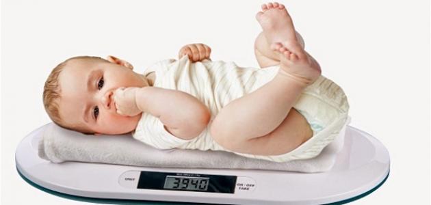 كم يكون وزن الجنين عند الولادة