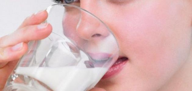 ما هي فوائد شرب الحليب قبل النوم