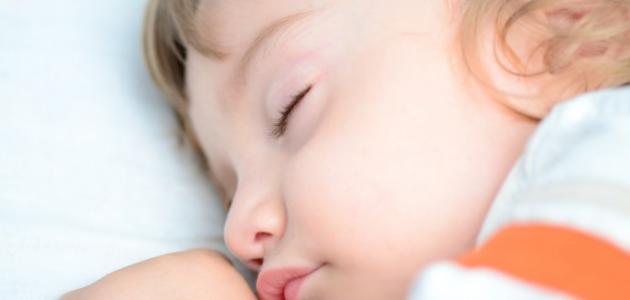 كيف أجعل طفلي ينام بشكل متواصل