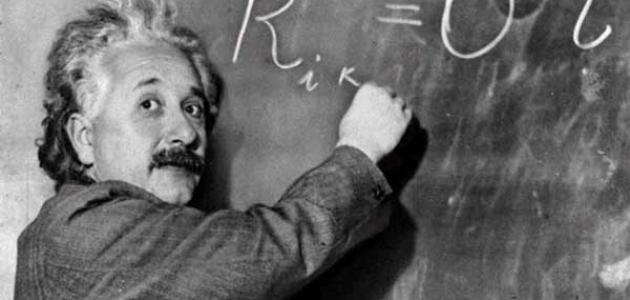 عالم الفيزياء آينشتاين