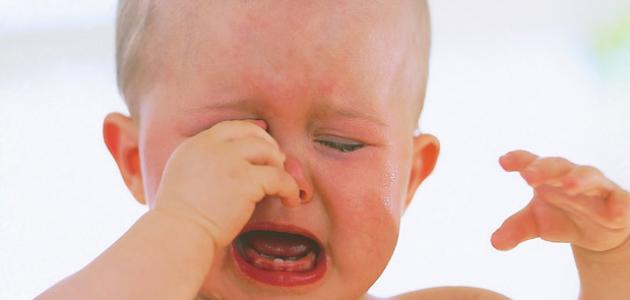 ما سبب بكاء الطفل المستمر