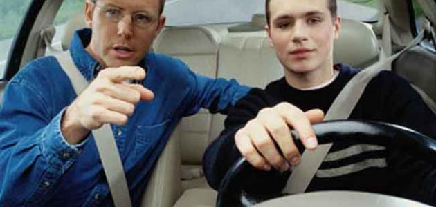 كيفية تعلم قيادة السيارة للمبتدئين
