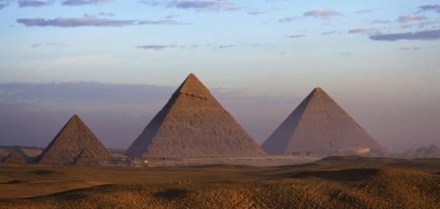 كيف تم بناء الاهرامات المصرية