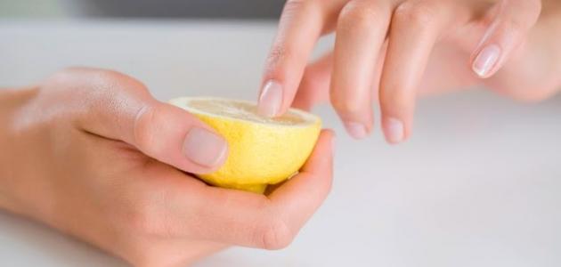 ما فوائد الليمون للأظافر