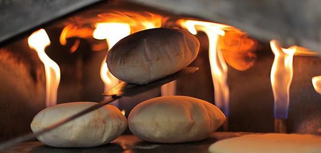 كيف تصنع الخبز العربي