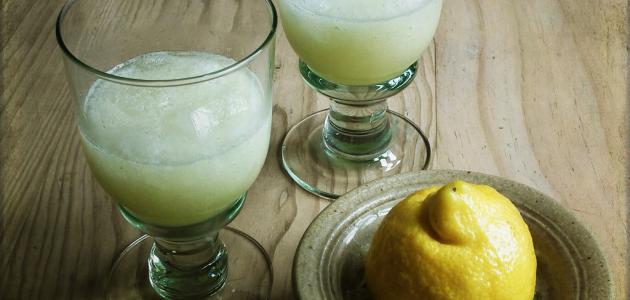 فوائد شرب عصير الليمون للبشرة