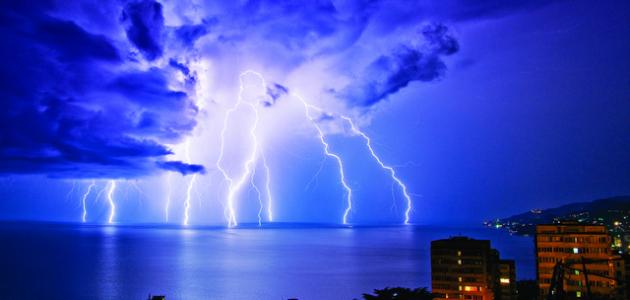 كيف يحدث الرعد والبرق