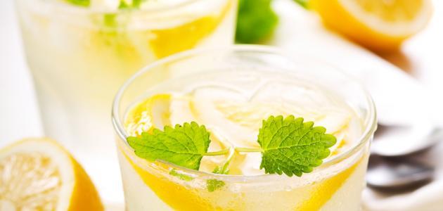 ما هي فوائد شرب عصير الليمون