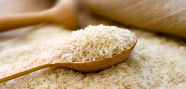 ما هي أضرار أكل الأرز النيء