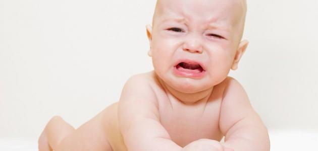 أسباب بكاء الطفل الرضيع المستمر