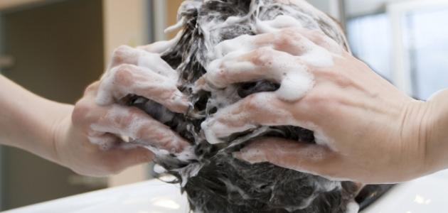 الطريقة الصحيحة لغسل الشعر