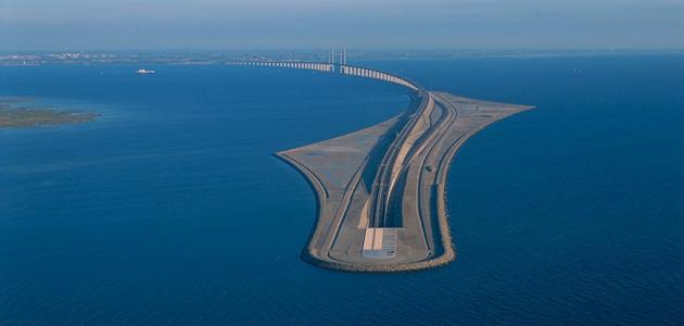 جسر بين السويد والدنمارك