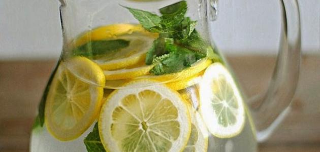 فوائد الماء مع الليمون وقشره