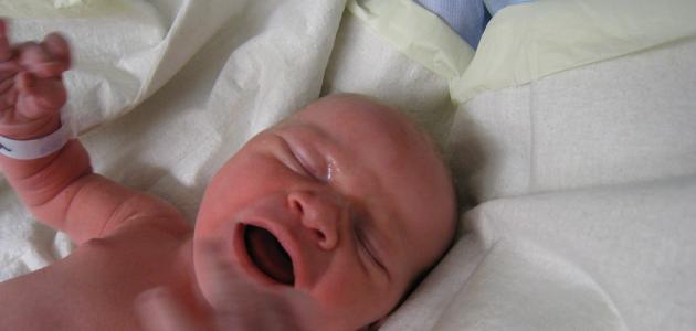 لماذا الطفل يبكي عند الولادة