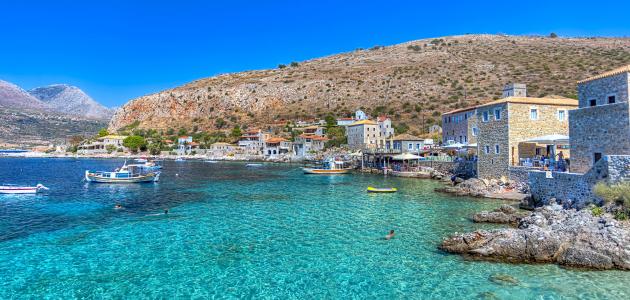 جزيرة يونانية في المتوسط