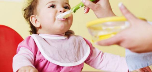 كيفية تغذية الطفل