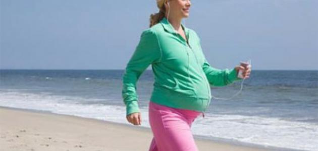 فوائد المشي للحامل في الشهر الثامن