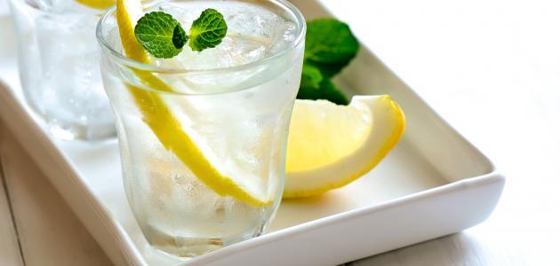 فوائد شرب الماء مع الليمون للتنحيف