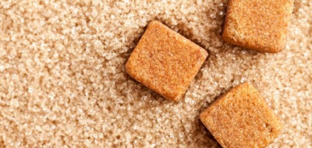 الفرق بين السكر البني والسكر الأبيض