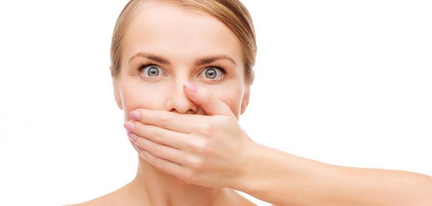 كيفية إزالة رائحة البصل من الفم