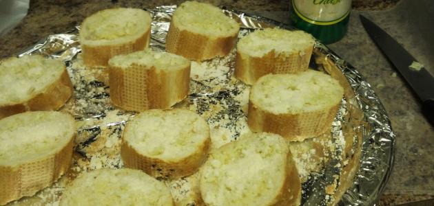 كيفية عمل الخبز بالثوم