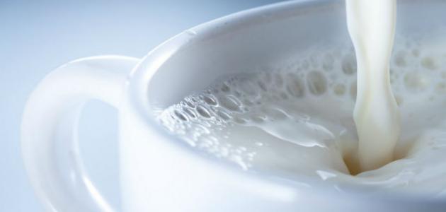 فوائد شرب الحليب قبل النوم للبشرة