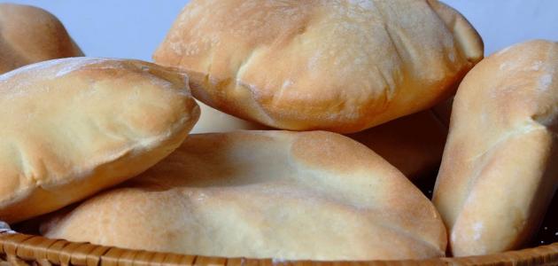 عمل الخبز العربي