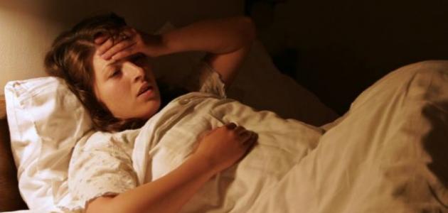 ما هي أسباب التعرق أثناء النوم