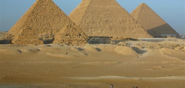 كيف بنيت أهرامات مصر