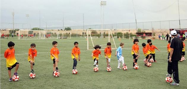 تعليم كرة القدم للصغار