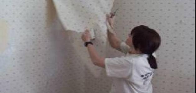 كيف أنظف ورق الجدران من الغراء