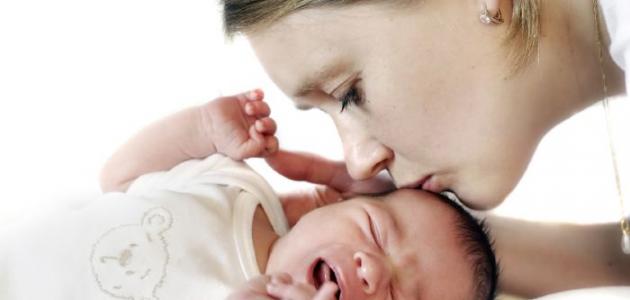 هل البكاء مفيد للطفل الرضيع