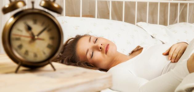 ما هي فوائد النوم في الليل