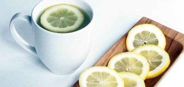 ما فوائد شرب الماء مع الليمون