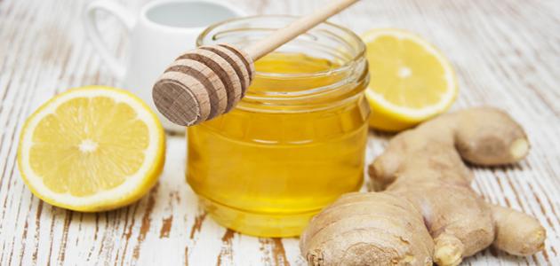 فوائد وضع مزيج العسل والزنجبيل على السرة