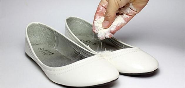 كيفية التخلص من رائحة الحذاء