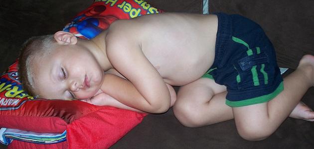 ما أسباب قلة النوم عند الاطفال