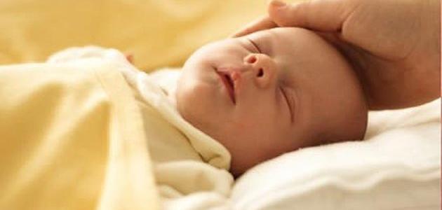 طرق نوم الطفل حديث الولادة