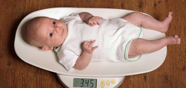 كم وزن الطفل في الشهر الثالث