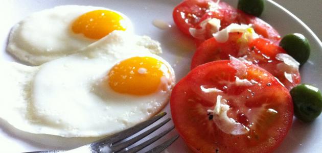 طريقة عمل بيض بالطماطم