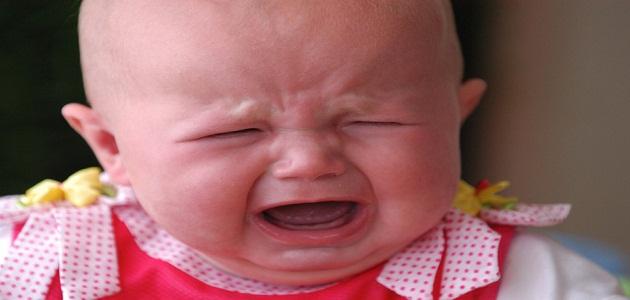 ما هي أسباب بكاء الطفل الرضيع
