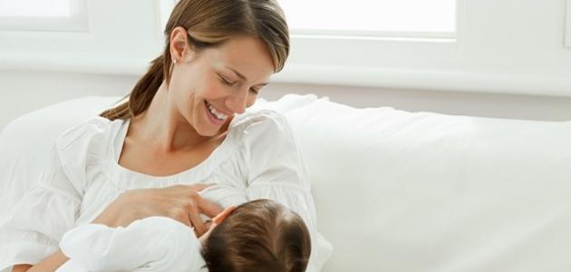 كيف أعود طفلي على الرضاعة الطبيعية