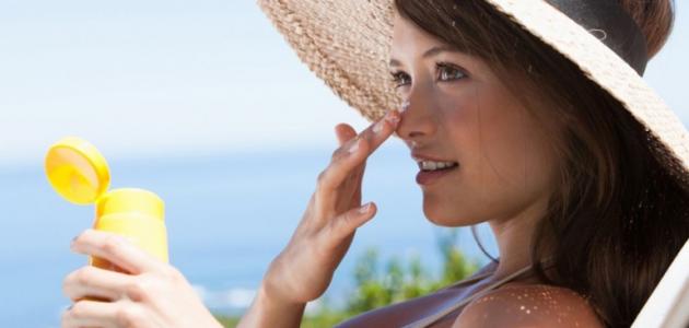كيف تحافظين على بشرتك من الشمس