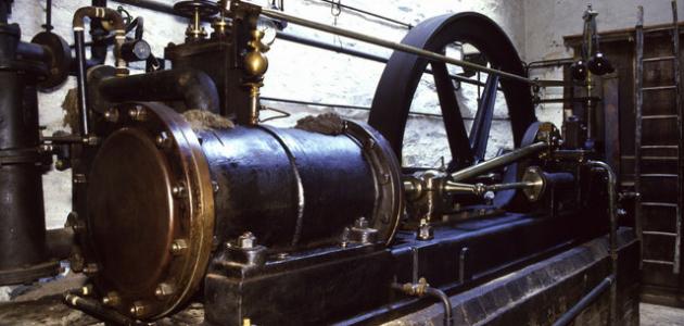 كيف يعمل محرك البخار