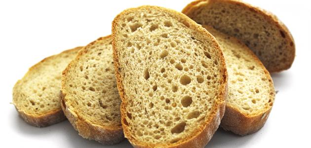 كم عدد السعرات الحرارية في الخبز