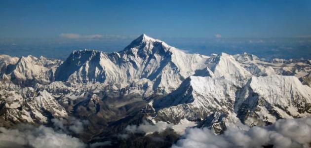أين توجد قمة جبل إفرست